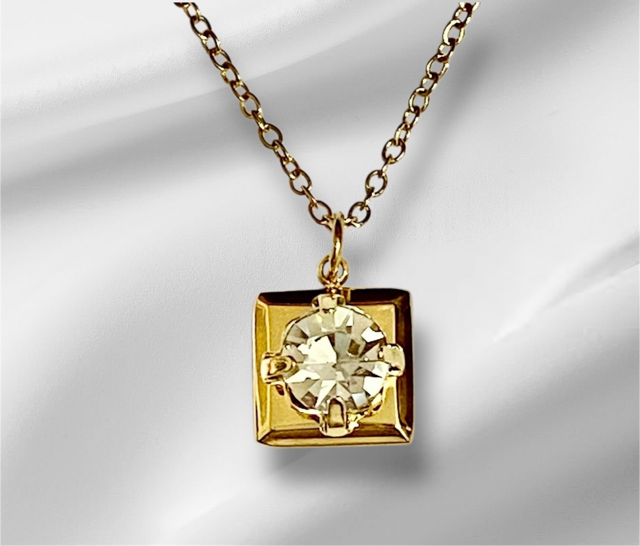 スワロフスキー × サージカルステンレス プレート ネックレス | 金属アレルギー対応